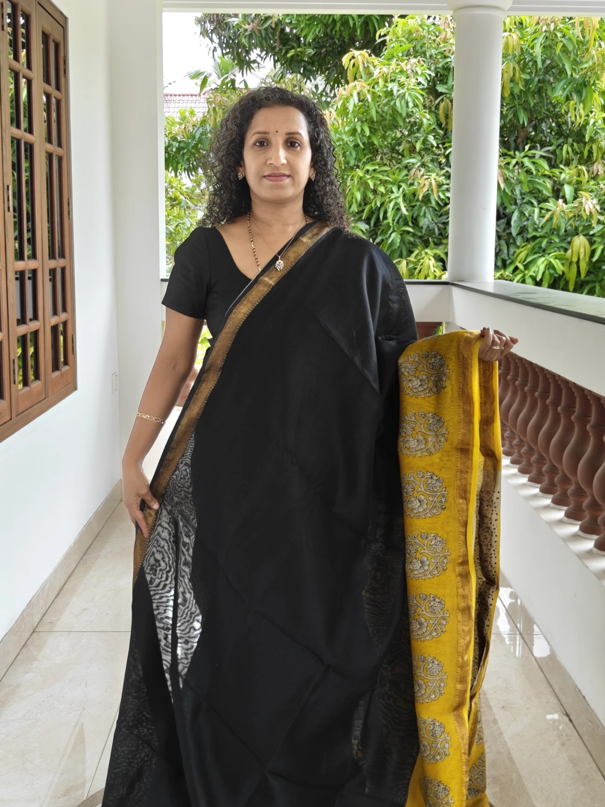 Maheswari Silk Black Body And Yellow Border Phm013 (1)